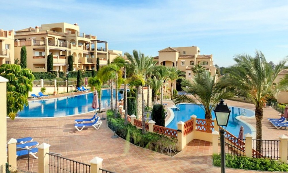 Luxe appartement te koop in een eerstelijn golf resort in Marbella - Estepona 3651