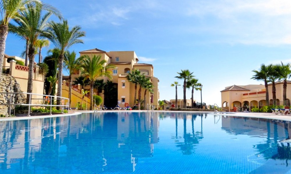 Luxe appartement te koop in een eerstelijn golf resort in Marbella - Estepona 3653