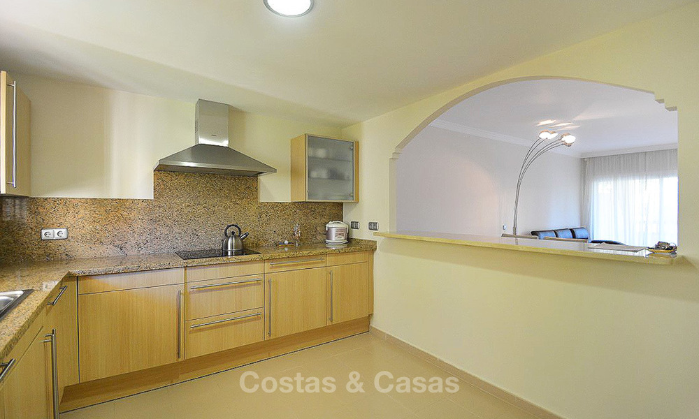 Luxe appartement te koop in een eerstelijn golf resort in Marbella - Estepona 3648