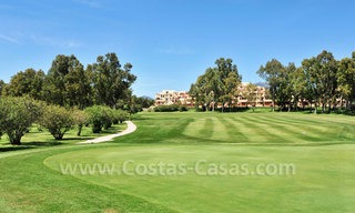 Luxe appartement te koop in een eerstelijn golf resort in Marbella - Estepona 3649 