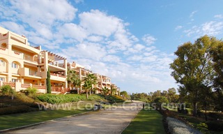 Luxe appartement te koop in een eerstelijn golf resort in Marbella - Estepona 3661 