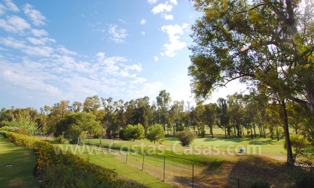 Luxe appartement te koop in een eerstelijn golf resort in Marbella - Estepona 3660