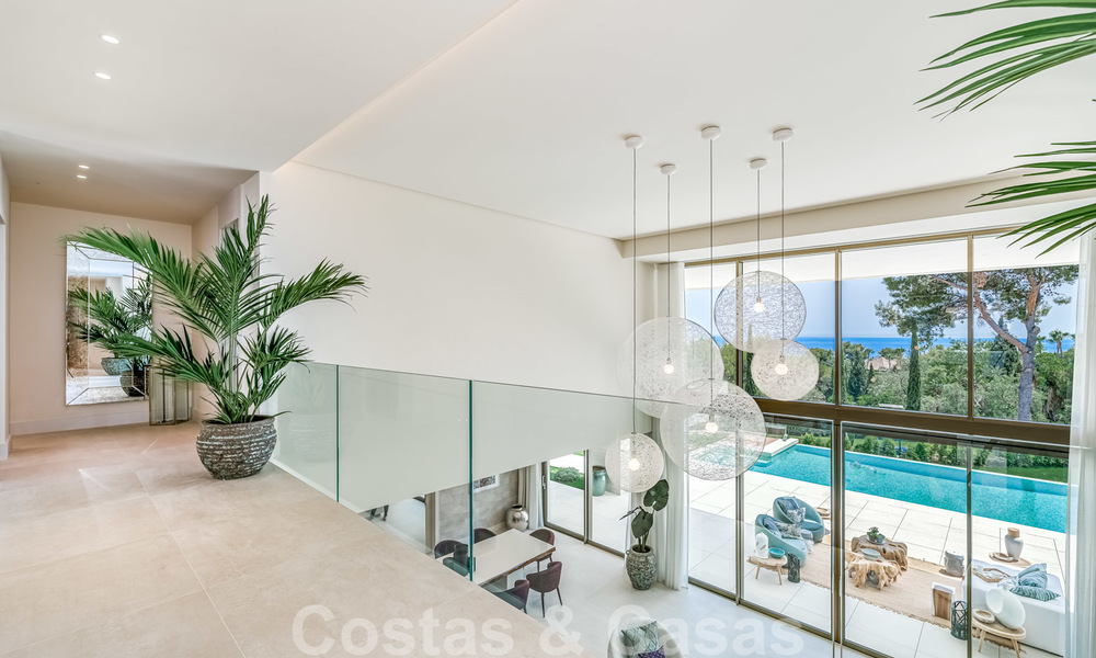 Buitengewone eigentijdse luxevilla met adembenemend zeezicht te koop in Sierra Blanca, Marbella 27030
