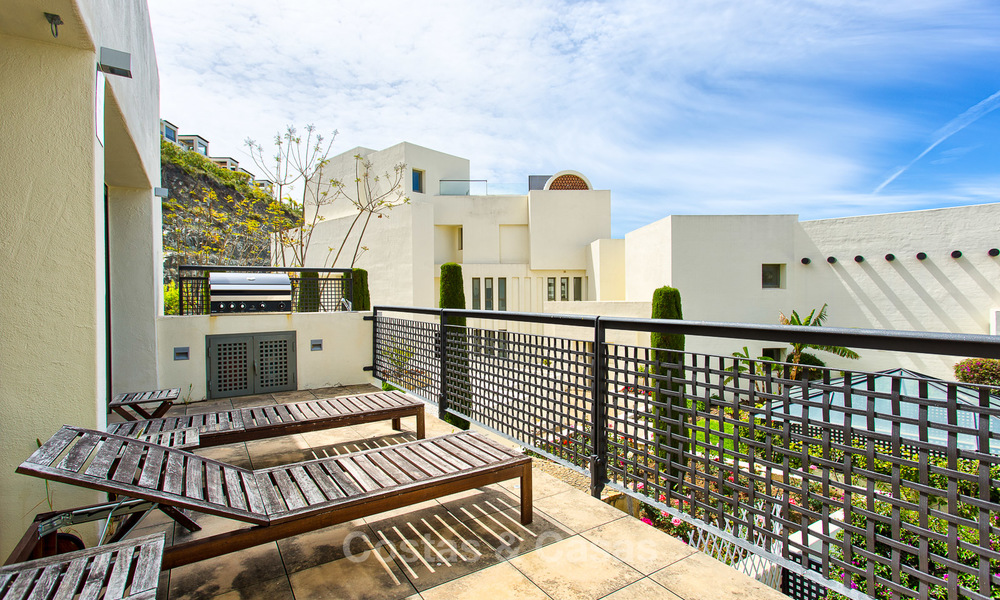 Luxe, modern, ruim appartement te koop in een 5 sterren golf resort op de New Golden Mile in Benahavis - Marbella 3665