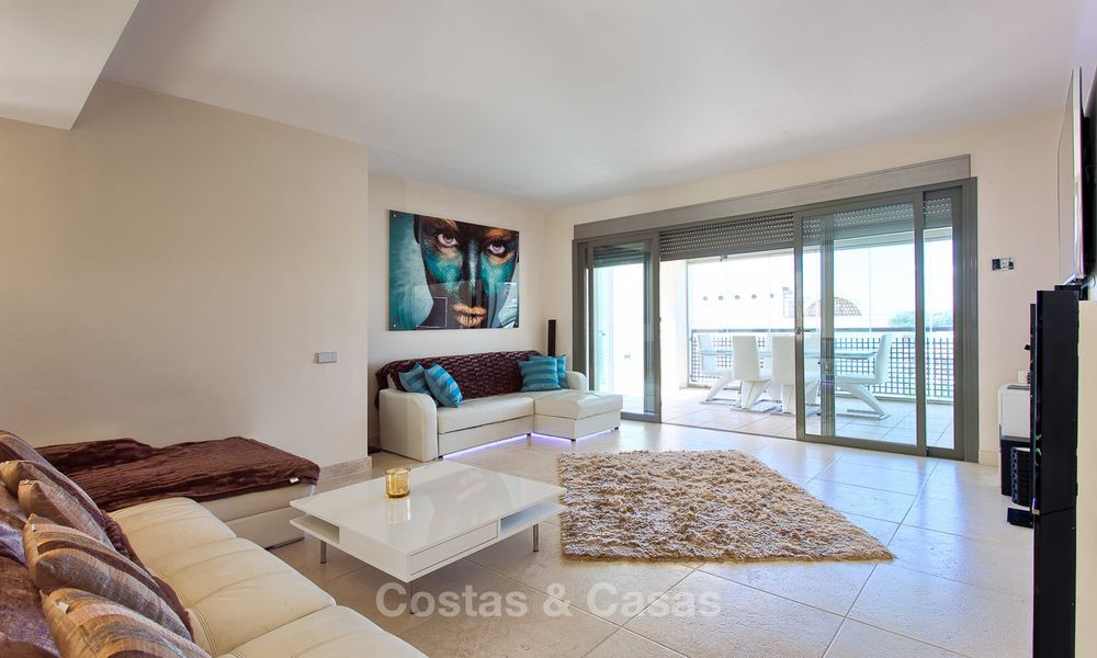 Luxe, modern, ruim appartement te koop in een 5 sterren golf resort op de New Golden Mile in Benahavis - Marbella 3679