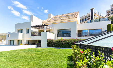 Luxe, modern, ruim appartement te koop in een 5 sterren golf resort op de New Golden Mile in Benahavis - Marbella 3693
