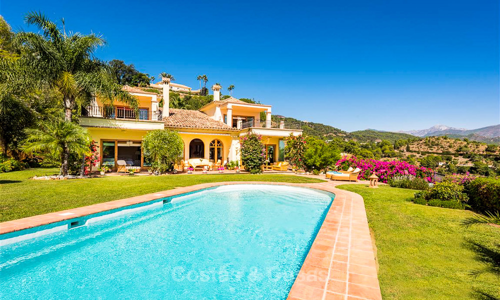 Charmante en ruime villa in Andalusische stijl te koop in El Madronal, Benahavis - Marbella 3751