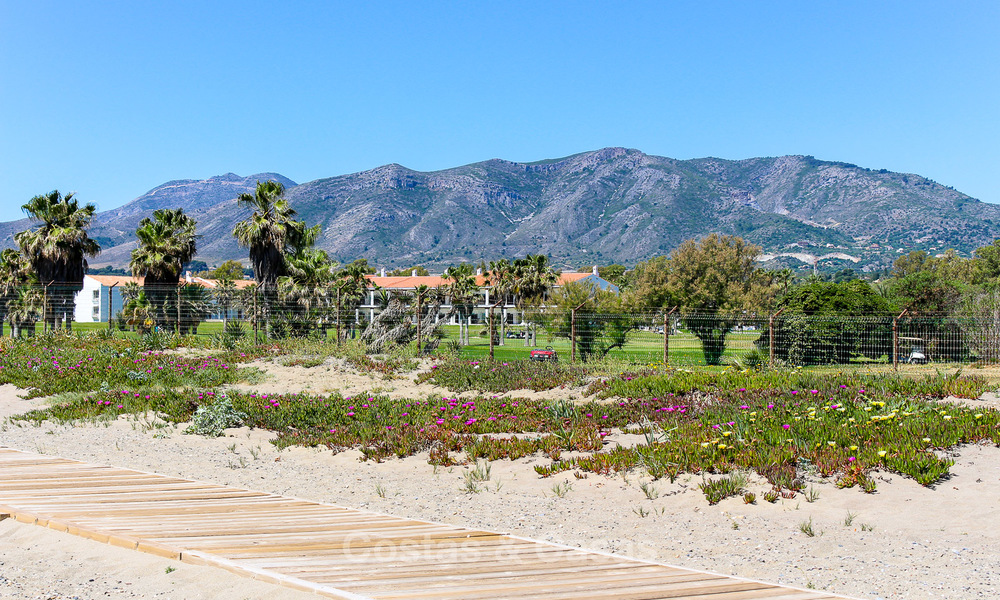 Nieuwe moderne eerstelijns strand appartementen te koop in Torremolinos, Costa del Sol. Opgeleverd. Laatste units. 4207