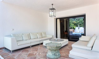 Recent gerenoveerde luxe villa te koop aan de strandzijde in Los Monteros, Oost Marbella 4040 