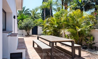 Recent gerenoveerde luxe villa te koop aan de strandzijde in Los Monteros, Oost Marbella 4041 