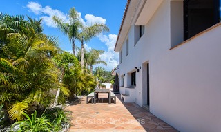 Recent gerenoveerde luxe villa te koop aan de strandzijde in Los Monteros, Oost Marbella 4042 