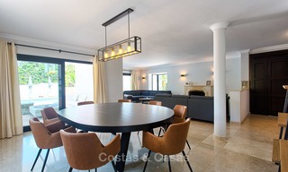 Recent gerenoveerde luxe villa te koop aan de strandzijde in Los Monteros, Oost Marbella 4044 