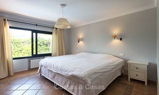Recent gerenoveerde luxe villa te koop aan de strandzijde in Los Monteros, Oost Marbella 4054 