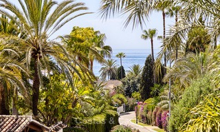 Recent gerenoveerde luxe villa te koop aan de strandzijde in Los Monteros, Oost Marbella 4062 