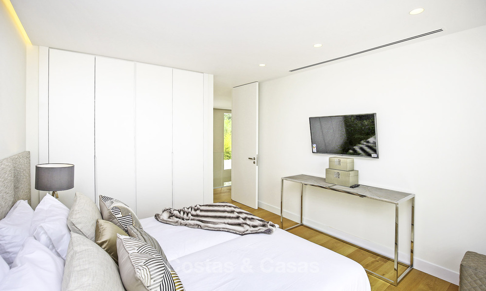 Nieuwe, modern-eigentijdse luxe villa met zeezicht te koop in Benahavis, Marbella 36591