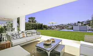 Nieuwe, modern-eigentijdse luxe villa met zeezicht te koop in Benahavis, Marbella 36592 