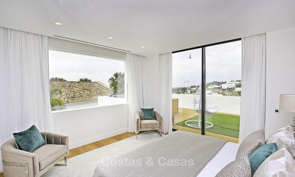 Nieuwe, modern-eigentijdse luxe villa met zeezicht te koop in Benahavis, Marbella 36600