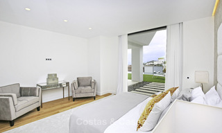 Nieuwe, modern-eigentijdse luxe villa met zeezicht te koop in Benahavis, Marbella 36610 