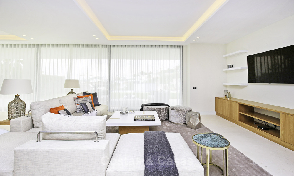 Nieuwe, modern-eigentijdse luxe villa met zeezicht te koop in Benahavis, Marbella 36611
