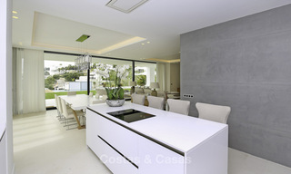 Nieuwe, modern-eigentijdse luxe villa met zeezicht te koop in Benahavis, Marbella 36617 