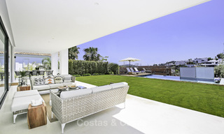 Nieuwe, modern-eigentijdse luxe villa met zeezicht te koop in Benahavis, Marbella 36622 