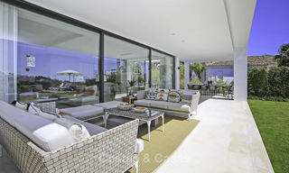 Nieuwe, modern-eigentijdse luxe villa met zeezicht te koop in Benahavis, Marbella 36623 