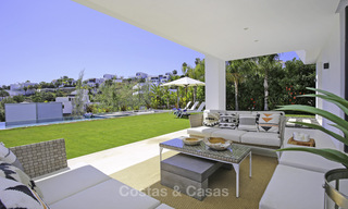 Nieuwe, modern-eigentijdse luxe villa met zeezicht te koop in Benahavis, Marbella 36624 