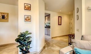 Charmant, ruim, op het Zuiden gericht luxe appartement te koop in een begeerde golf-urbanisatie, Elviria - Marbella 4094 