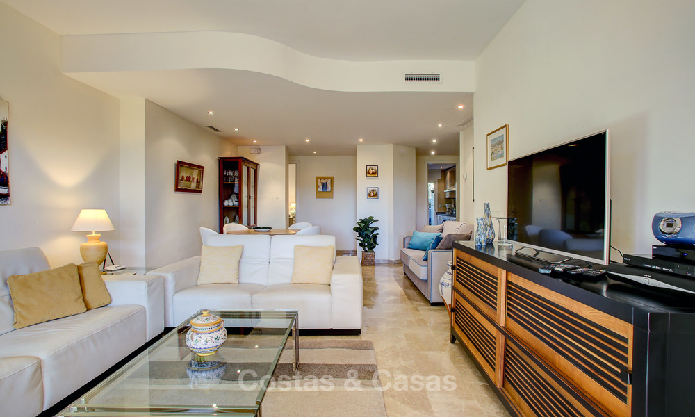 Charmant, ruim, op het Zuiden gericht luxe appartement te koop in een begeerde golf-urbanisatie, Elviria - Marbella 4096