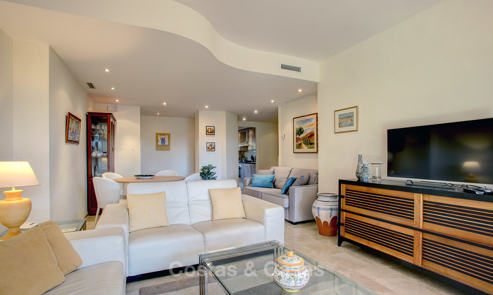 Charmant, ruim, op het Zuiden gericht luxe appartement te koop in een begeerde golf-urbanisatie, Elviria - Marbella 4097