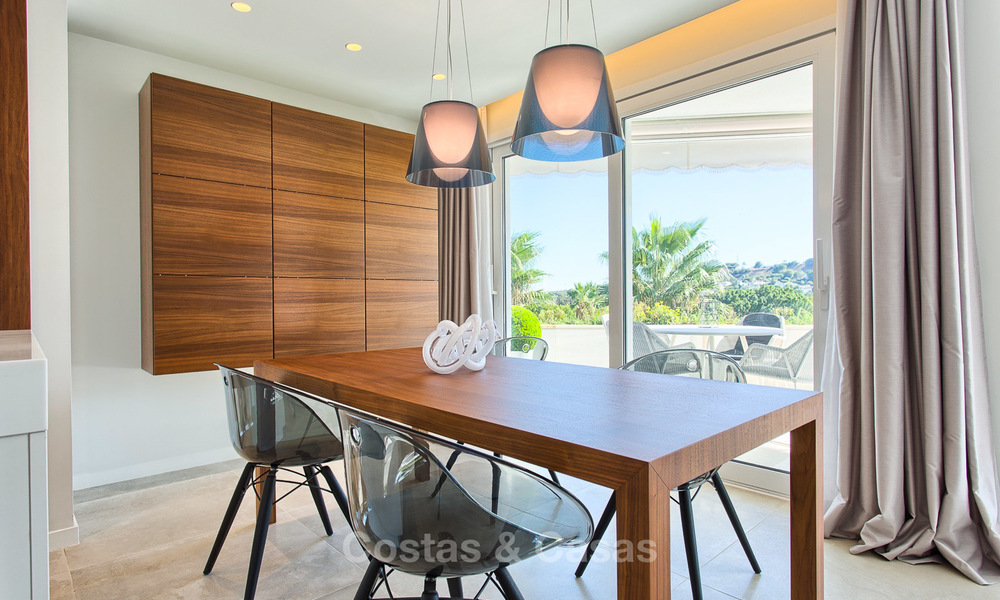 Eerstelijn golf ruim gemoderniseerd luxe penthouse te koop in Nueva Andalucia - Marbella 4005