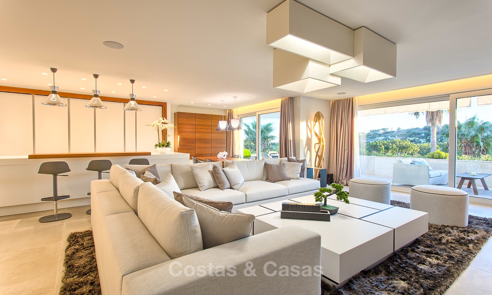 Eerstelijn golf ruim gemoderniseerd luxe penthouse te koop in Nueva Andalucia - Marbella 4006