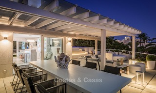 Eerstelijn golf ruim gemoderniseerd luxe penthouse te koop in Nueva Andalucia - Marbella 4031 
