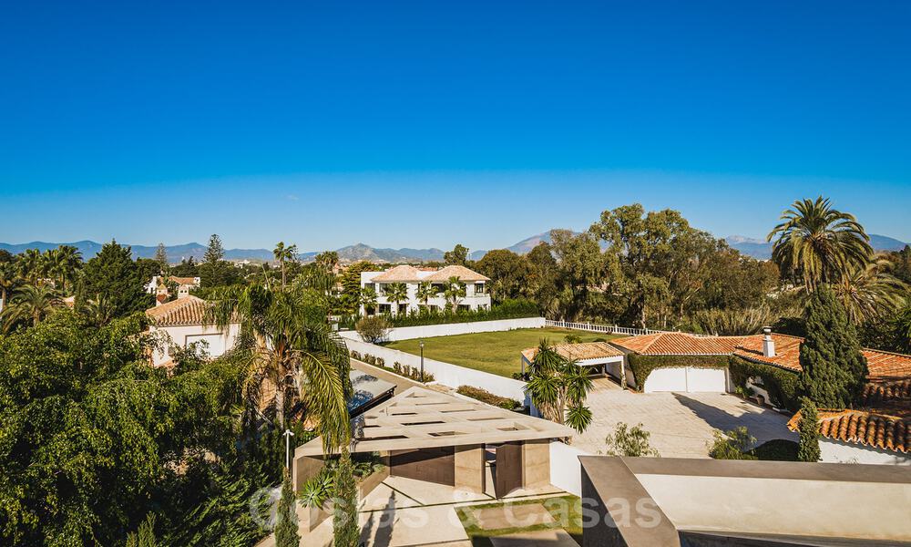 Instapklare gloednieuwe, aan de strandzijde gelegen, ultra-moderne designer-stijl villa te koop, Estepona Oost - Marbella 30733