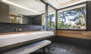 Instapklare gloednieuwe, aan de strandzijde gelegen, ultra-moderne designer-stijl villa te koop, Estepona Oost - Marbella 30740 