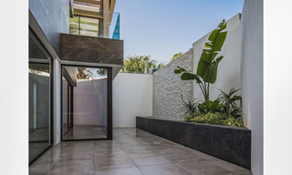 Instapklare gloednieuwe, aan de strandzijde gelegen, ultra-moderne designer-stijl villa te koop, Estepona Oost - Marbella 30744 