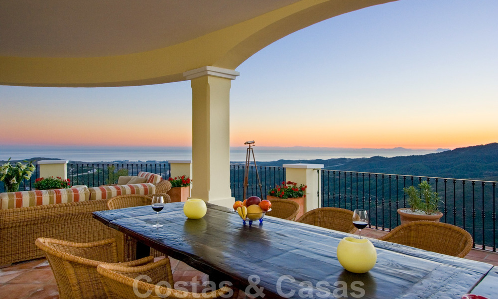 Exclusieve villa te koop, met zeezicht, in een gated resort in Marbella - Benahavis 22370
