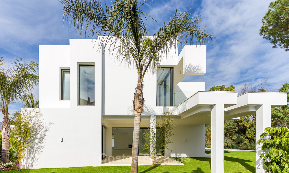 Ruime moderne luxe villa te koop nabij het strand en golf in Marbella - Estepona 4272