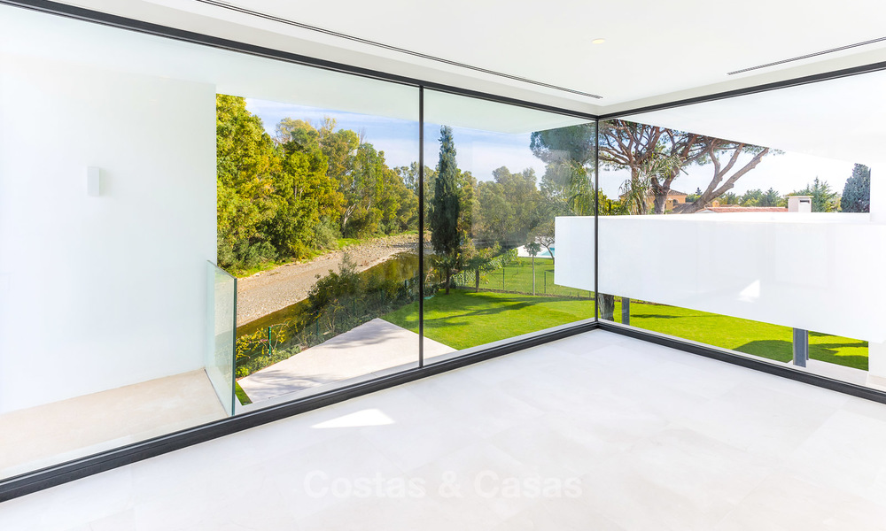 Ruime moderne luxe villa te koop nabij het strand en golf in Marbella - Estepona 4273