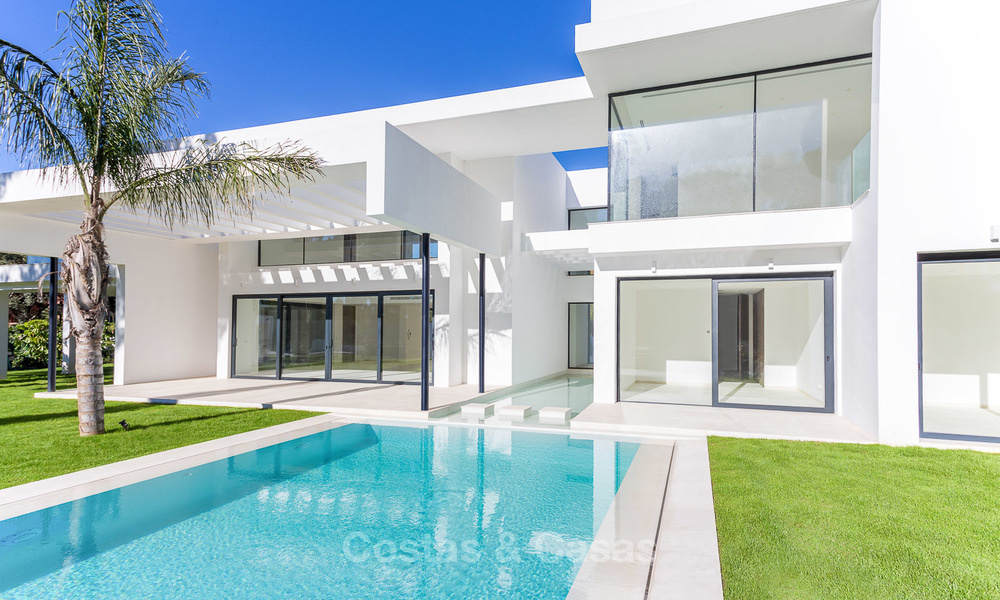 Ruime moderne luxe villa te koop nabij het strand en golf in Marbella - Estepona 4274