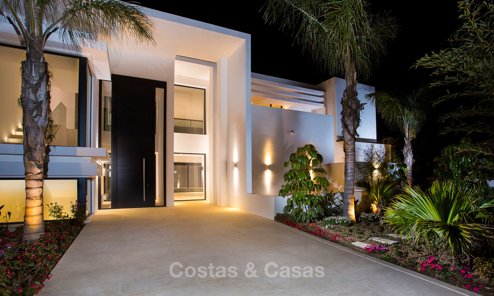 Ruime moderne luxe villa te koop nabij het strand en golf in Marbella - Estepona 4279