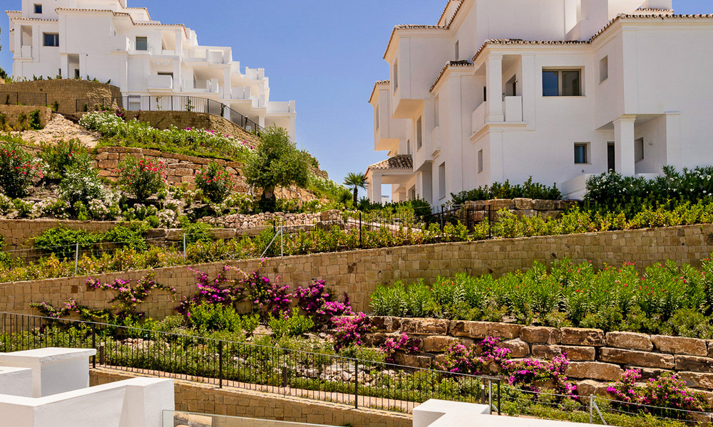 Luxe appartementen te koop in een exclusief complex in Nueva Andalucia - Marbella met panoramisch uitzicht over de golf en zee 31958