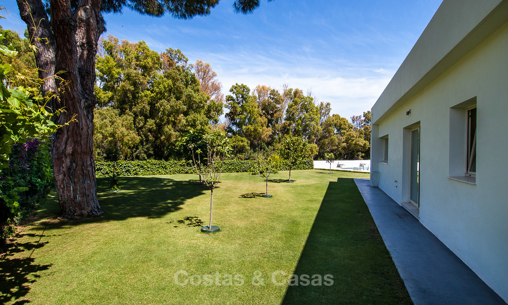 Moderne villa te koop nabij het strand en golf in Marbella - Estepona 4282