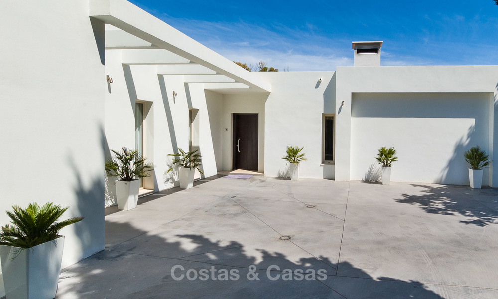 Moderne villa te koop nabij het strand en golf in Marbella - Estepona 4281