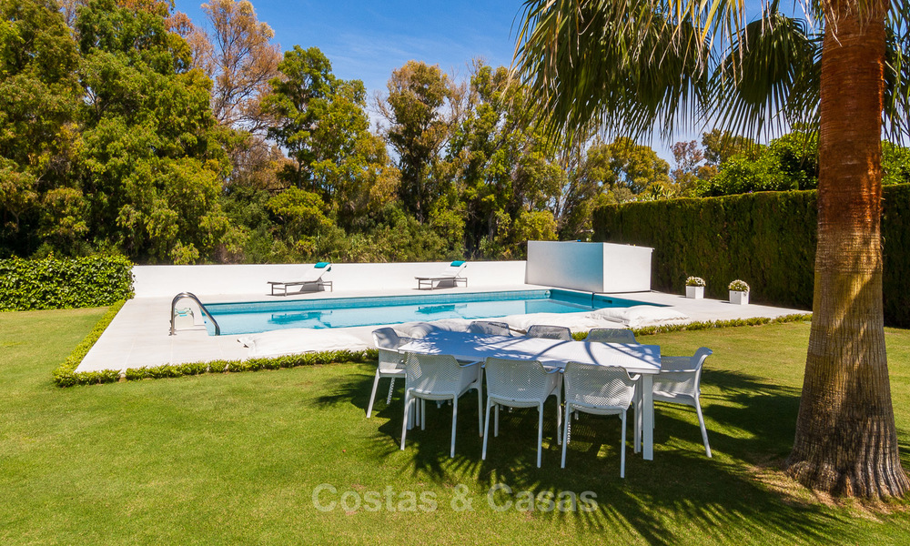 Moderne villa te koop nabij het strand en golf in Marbella - Estepona 4285