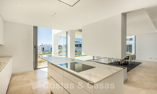 Laatste villa! Prachtige, moderne luxe villa's met zeezicht, te koop in een nieuw complex tussen Marbella en Estepona 32046 