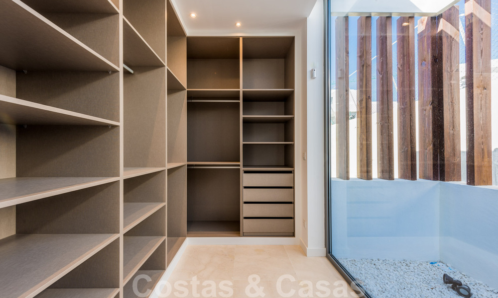 Laatste villa! Prachtige, moderne luxe villa's met zeezicht, te koop in een nieuw complex tussen Marbella en Estepona 32050