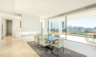Laatste villa! Prachtige, moderne luxe villa's met zeezicht, te koop in een nieuw complex tussen Marbella en Estepona 32052 