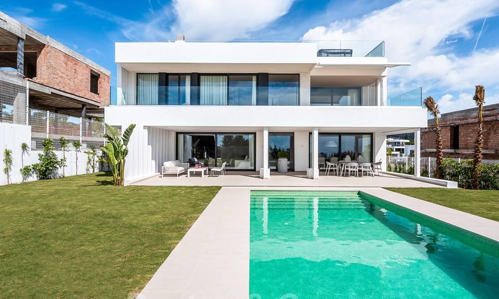 Prachtige modern-eigentijdse villa's te koop in een nieuw boetiekproject tussen Estepona en Marbella 19706