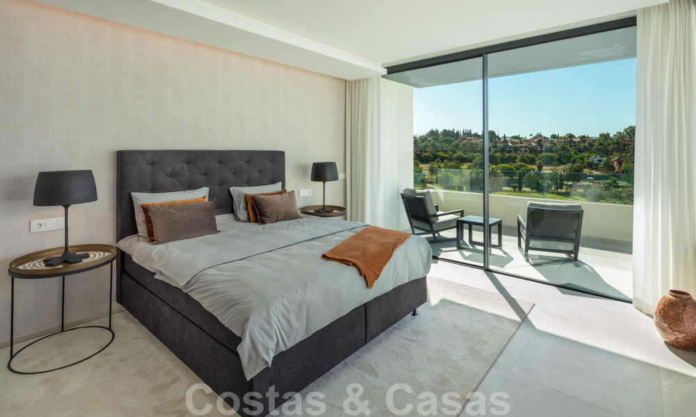 Instapklare nieuwe moderne luxe villa´s te koop in een boetiekcomplex aan de golfbaan op de New Golden Mile, Marbella - Estepona 32931